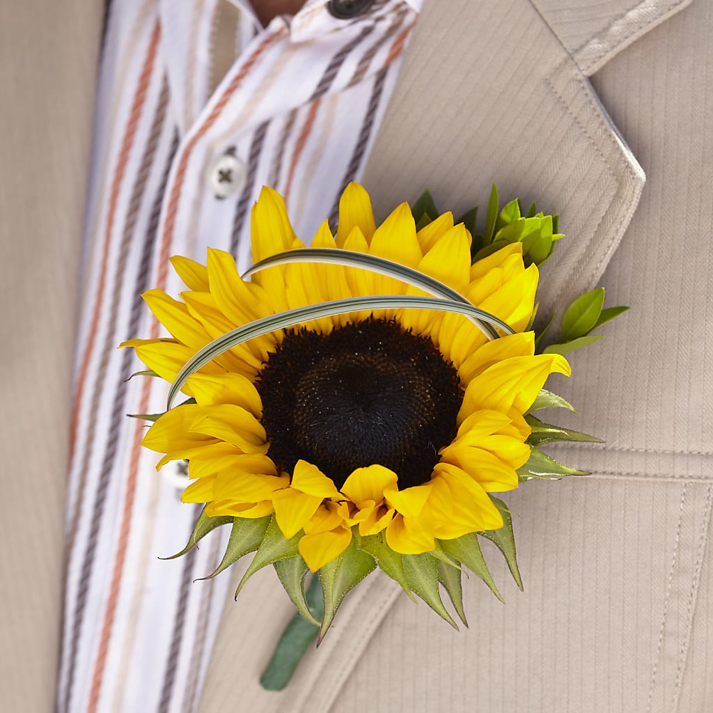 Free Spirit Boutonniere – VIVA'S FLOWER SHOP, Framingham MA