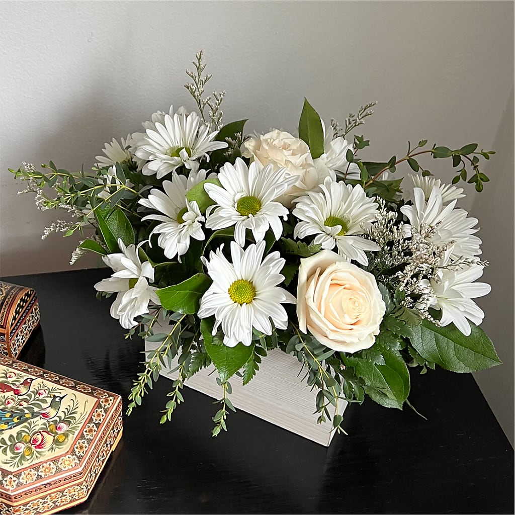 Fresh Linen Box Bouquet – VIVA'S FLOWER SHOP, Framingham MA