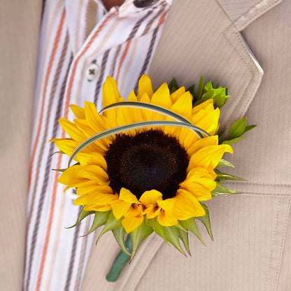 Free Spirit Boutonniere – VIVA'S FLOWER SHOP, Framingham MA